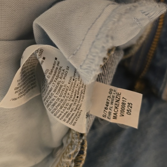 Old Navy Wide Leg Jeans - Picture 8 of 17